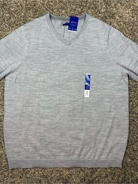 Modern Lux Men's Light Gray V-Neck Sweater